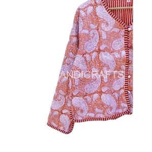 Veste matelassée Kantha en coton biologique à rayures courtes imprimée à la main pour femme 2024 Vente d'hiver - Product Image 5