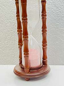 Reloj de Arena de Madera de 8.5'' con Arena Rosa |   Reloj de Arena Decorativo para Mesa con Diseño Rústico de Cruz de Ángel para Fiestas de Cumpleaños - Product Image 4