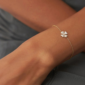 กำไลข้อมือทองคำขาว 14K ประดับเพชรทรงกลมเจียระไนแบบเหลี่ยมบริลเลียนท์ รูปใบโคลเวอร์สี่แฉก ฝังเพชรแล็บโกรว์ ดีไซน์หรูหรา - Product Image 4