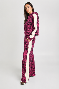 Ensemble de survêtement premium 2 pièces pour femme, imprimé léopard rose, avec sweat à capuche oversize et pantalon de jogging contrastant, style streetwear décontracté - Product Image 5