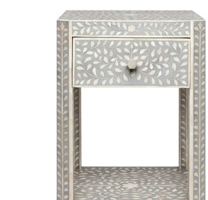 Mesita de noche con incrustaciones de hojas florales únicas y gabinete de lujo con estante abierto de capiz para un uso elegante en el dormitorio del hogar. - Product Image 2