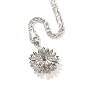 Colgante de Diamante Moissanite con Forma de Flor, Joyería de Lujo Brillante para Mujeres y Hombres, Ideal para Fiestas, Bodas, Compromisos y Aniversarios - Product Image 6