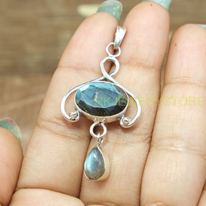 Collar con Colgante de Labradorita Natural en Plata de Ley 925, Hecho a Mano, con Destello Azul, Ovalado - Product Image 5