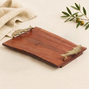 Bandeja de Servir de Madera de Sheesham Hecha a Mano de Lujo con Asas Decorativas de Latón Dorado en Forma de Pez, Plato Rectangular de Madera Premium - Product Image 4