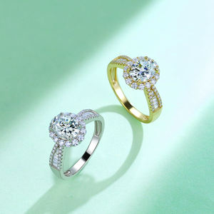 Anillo de Compromiso con Moissanita Ovalada de 2 Quilates, Corte Halo, Plata de Ley S925, con Piedras Laterales Baguette, Anillo de Boda, Regalo para Mujer - Product Image 5