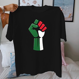 Poing surélevé du Moyen-Orient design tricolore T-shirt confortable en pur coton pour femme - Product Image 2