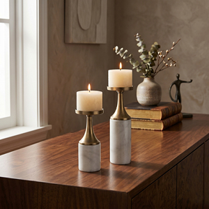 Ensemble de porte-bougies en laiton antique et marbre blanc, design élégant en matériaux mixtes pour une décoration intérieure de luxe, qualité supérieure - Product Image 1