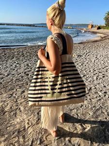 Bolsa de Yute con Patrón Geométrico Más Vendida, Bolsa Promocional para Eventos Corporativos, Disponible a un Precio Accesible - Product Image 3