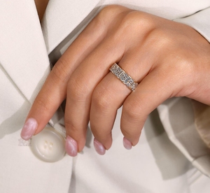 Anillo de Boda de Plata de Ley 925 Chapado en Oro Rosa con Diamantes Moissanite Certificados por IGI, Corte Baguette, Media Eternidad para Mujer - Product Image 6