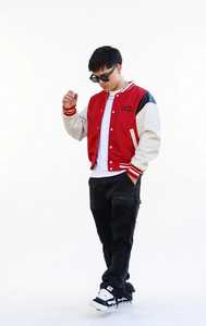 เสื้อแจ็คเก็ตวาร์ซิตี้สีแดงแบบยูนิเซ็กซ์  คอปกมีฮู้ด  ซิปด้านหน้า  ทรงโอเวอร์ไซส์  ปลายแขนเสื้อลายทาง  สไตล์ฮิปฮอป สตรีทแวร์ วินเทจ สำหรับฤดูหนาว - Product Image 6
