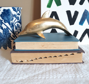 อุปกรณ์ตกแต่งโต๊ะทำงานที่ดีที่สุด ที่ทับกระดาษลายปลาทองเหลือง ดีไซน์หรูหรา พร้อมราคาขายส่งจากโรงงาน - Product Image 1