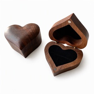 Boîte à bagues en bois en forme de cœur, en bois massif, avec doublure en velours, boîte de rangement pour bijoux, vente en gros - Product Image 5