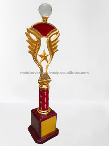 Prix du trophée d'or et de rouge personnalisé avec le trophée Crystal Top Winged Star Design Prix des sports et des réalisations personnalisés - Product Image 4