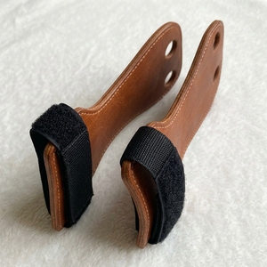 Poignées de gymnastique en cuir avec 2 trous, fermeture à boucle réglable pour la musculation, protection des paumes, unisexe, entraînement de force - Product Image 3