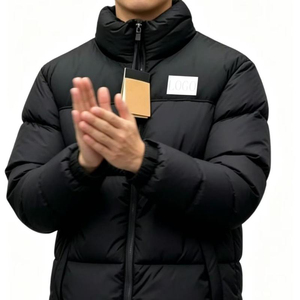 Veste d'hiver matelassée personnalisée avec logo, fabricant en gros, manteau d'extérieur chaud et imperméable en duvet noir épais pour hommes - Product Image 6