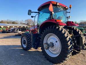 Tractor Moderno Case IH Puma 140 con Rendimiento Agrícola Avanzado, Fuerte Tracción y Cabina Confortable - Product Image 6