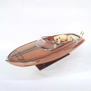 Modèle de bateau à moteur italien RIVA RAMA 44 en bois naturel poli, fait main, pour décoration intérieure ou cadeau d'affaires - Product Image 1
