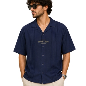 Camisa Casual de Verano para Hombre, Color Azul Marino, Cuello Campana, Pliegues Verticales, Manga Corta, con Botones, Logotipo Personalizado, Fabricante OEM - Product Image 1