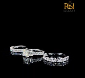 Ensemble de mariage de luxe 3 pièces en or massif avec diamants de laboratoire taille princesse et pierres latérales taille émeraude, Trio de bagues de mariage, Bijoux fins - Product Image 3