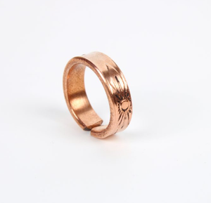 Anillo de Terapia Magnética de Cobre Puro Hecho a Mano con Motivo Geométrico de Arco Grabado en Superficie de Cobre, Anillo de Cobre Sólido de Alta Resistencia - Product Image 6