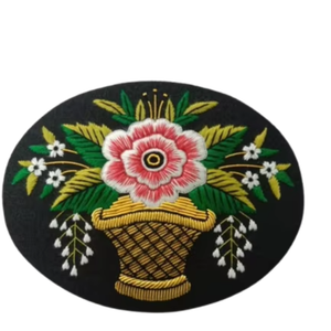 Patch floral brodé décoratif - Product Image 1