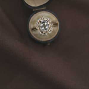 Custom 14k 18k Solid <b>Gold</b> Vintage Bezel <b>Set</b> Emerald Cut Lab Grown Diamond <b>Ring</b> IGI Certified Fine Jewelry Manufacturer Wholesale - Product Image 4