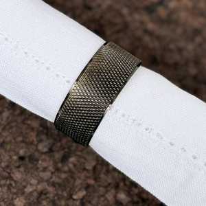 Elegantes Anillos para Servilletas de Latón Macizo con Diseño Moleteado, Acabados en Dorado, Plateado, Negro y Antiguo, Decoración de Mesa Premium - Product Image 1