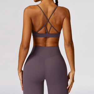 Sujetador deportivo de yoga transpirable de alta sujeción con cuello en V profundo y espalda cruzada, resistente a las arrugas, para mujer, de Micah Corporation. - Product Image 4