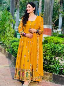 Vestido Anarkali Amarillo de Diseño Tradicional Pakistaní, Bordado Indio Haldi, Marca FABZONE, Secado Rápido, para Bodas, Fiestas y Uso Casual - Product Image 5