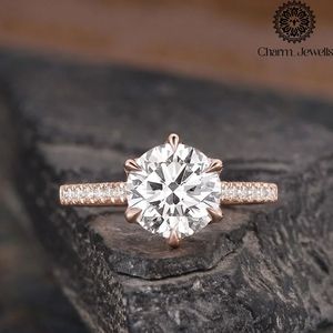 Anillo de compromiso de moissanita con corte cojín y diseño clásico para mujer, engaste de plata 925 con banda pavé - Product Image 2