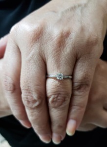 Bague en diamant la plus vendue avec un design halo et des accents pavés pour les bijoux féminins, disponible à un prix raisonnable - Product Image 6