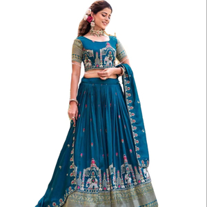 En stock : Choli traditionnel en soie pure, au design magnifique et riche, idéal pour mariage, fête ou fiançailles. - Product Image 1