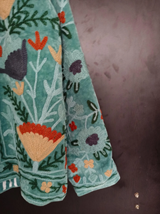 Superbe velours turquoise tricoté, broderie Suzani, travail artisanal floral au point Crewel, style bohème chic ethnique en coton - Product Image 3
