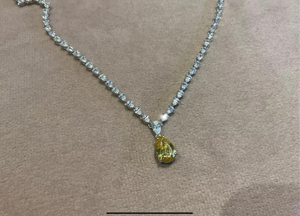 Collier élégant avec pendentif en moissanite en forme de goutte d'eau, orné de pierres blanches brillantes et d'une pierre centrale jaune vibrante, bijoux de luxe - Product Image 4