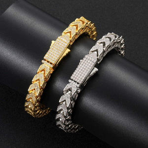 Bracelet de luxe en moissanite pavée, maillons flèche, or et argent, style hip-hop, chaîne de poignet audacieuse et brillante - Product Image 1