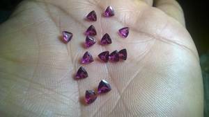 Piedras Preciosas Sueltas de Granate Rodolita con Corte Trillón Facetado Natural para la Fabricación de Anillos y Pendientes, Compra en Línea Directamente del Proveedor - Product Image 2