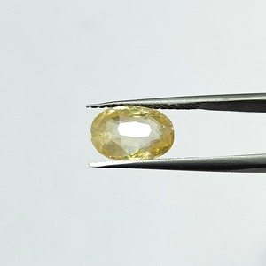 พลอยแซฟไฟร์สีเหลืองธรรมชาติทรงรี 6.57 กะรัต จากศรีลังกา สำหรับทำเครื่องประดับและแหวน รุ่น YSON-143 - Product Image 4