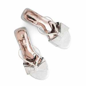 Pantoufles fantaisie grises pour femmes - Product Image 1