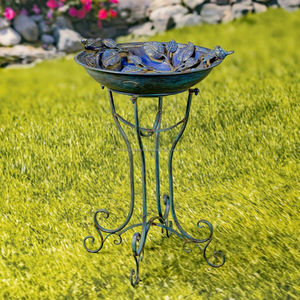 Bain d'oiseaux décoratif en métal pour jardin avec support élégant, résistant à la rouille, durable, pour usage extérieur, bassin d'eau adapté aux oiseaux. - Product Image 4