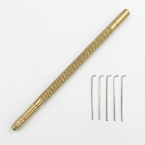 Al por mayor: Soporte de latón ventilado con mango de metal moleteado, agujas de microganchillo para extensiones de cabello, herramienta para la elaboración de pelucas lace front - Product Image 1