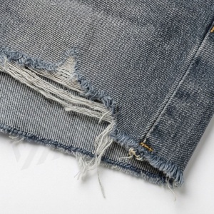 Shorts en jean pour femme coupe droite, design effet usé, ourlet brut, style streetwear décontracté d'été, couleur personnalisable, vêtements haut de gamme - Product Image 6