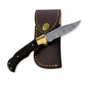 Couteau de poche pliant artisanal en acier Damas Edge Master, manche en bois noir avec étui en cuir, vente en gros OEM - Product Image 1
