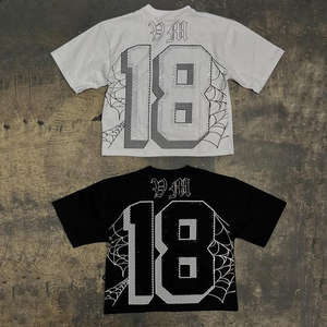 Camiseta Corta Extra Grande de Tela Tejida con Estampado Digital Negro Personalizado para Hombre con Decoraciones de Diamantes de Imitación - Product Image 4