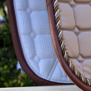 Almohadillas de satén para silla de montar de doma de alta calidad, superventas, servicio OEM, color/talla personalizados, forro de malla duradero y cómodo para salto. - Product Image 2