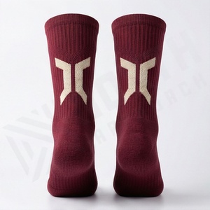 Chaussettes ras du cou tricotées couleur bordeaux unies respirantes pour usage quotidien style classique adulte - Product Image 2