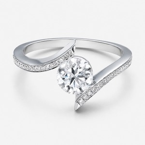 Anillo de compromiso clásico de plata 925 con diamante de talla brillante redonda, engaste de puntas y detalles pavé, estilo clásico de lujo - Product Image 4