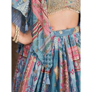 Ensemble Lehenga Choli en Chinon brodé Dori bleu ciel royal avec dupatta - Product Image 2