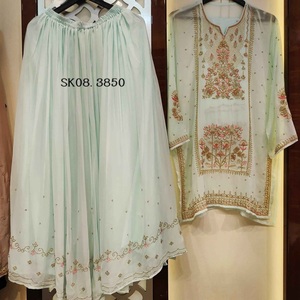 Salwar Kameez Indio de Algodón de Primera Calidad para Mujer con Diseño Elegante para la Colección de Moda de Verano Disponible para la Venta - Product Image 3