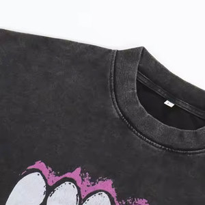 Camiseta Negra de Corte Regular para Hombre, con Detalle Rosa en la Parte Delantera, Manga Corta, Cuello Redondo, Transpirable, Estilo Urbano, de Algodón Jersey Ecológico - Product Image 3
