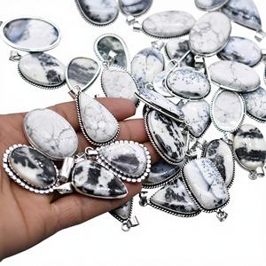 Pendentifs en pierres précieuses mélangées de style chrétien vintage Prem Bhaya, en howlite, opale dendrite, jaspe zèbre, plaqué argent antique - Product Image 1